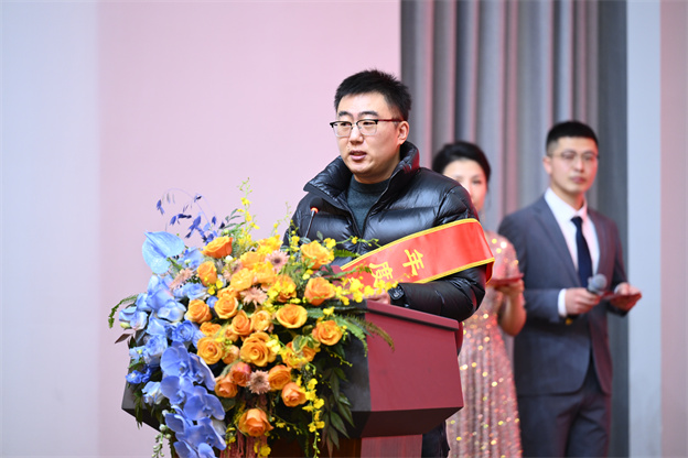 1737333943102381AFE9.jpg 12.6.jpg