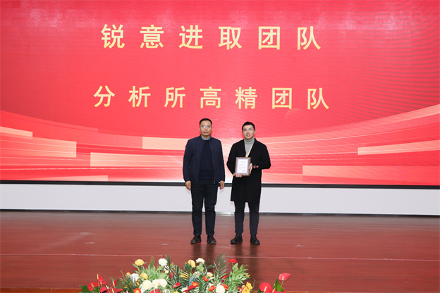 1737338947161842pBA8.jpg 锐意进取.jpg